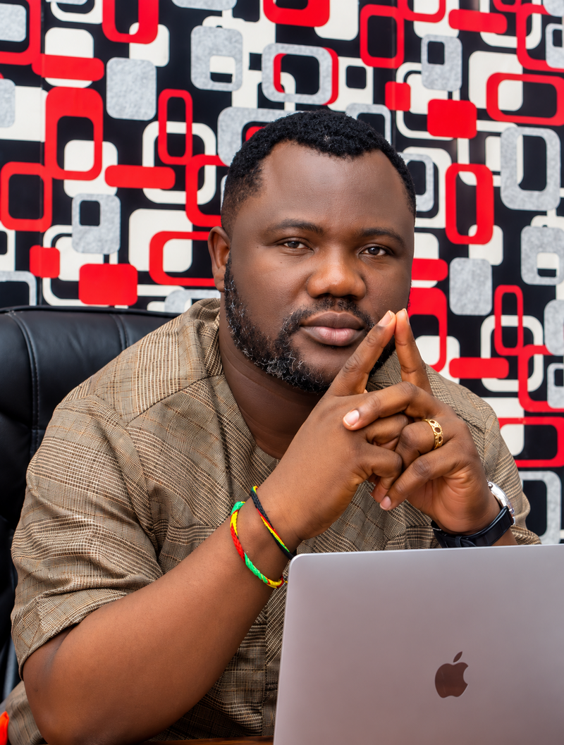 Silas Jekinnou – Fondateur de Comclusives